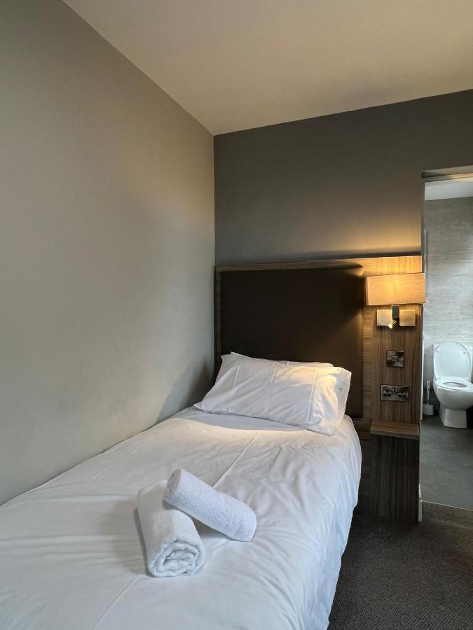 St Andrews Town Hotel Дройтуич Екстериор снимка