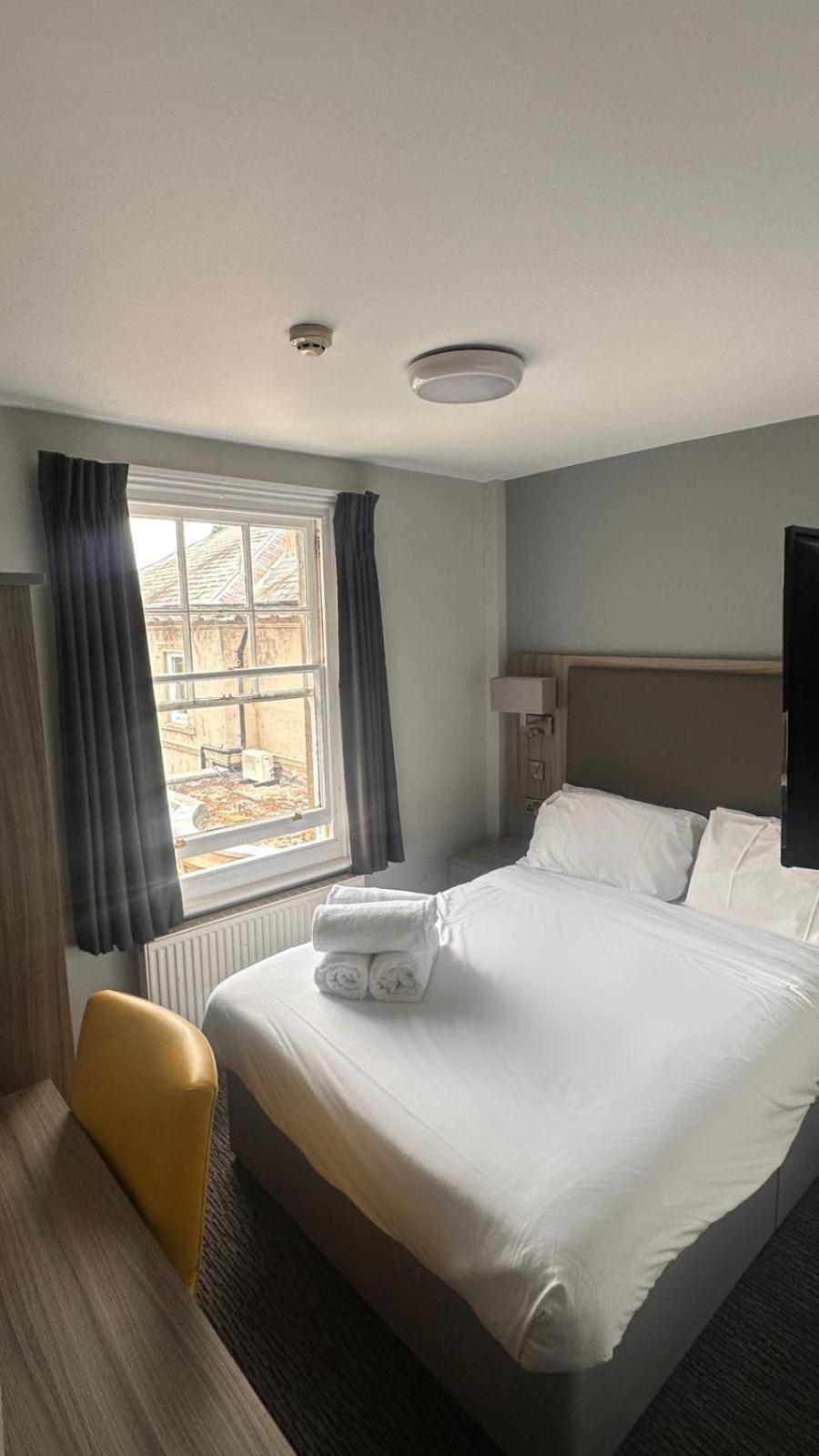 St Andrews Town Hotel Дройтуич Екстериор снимка