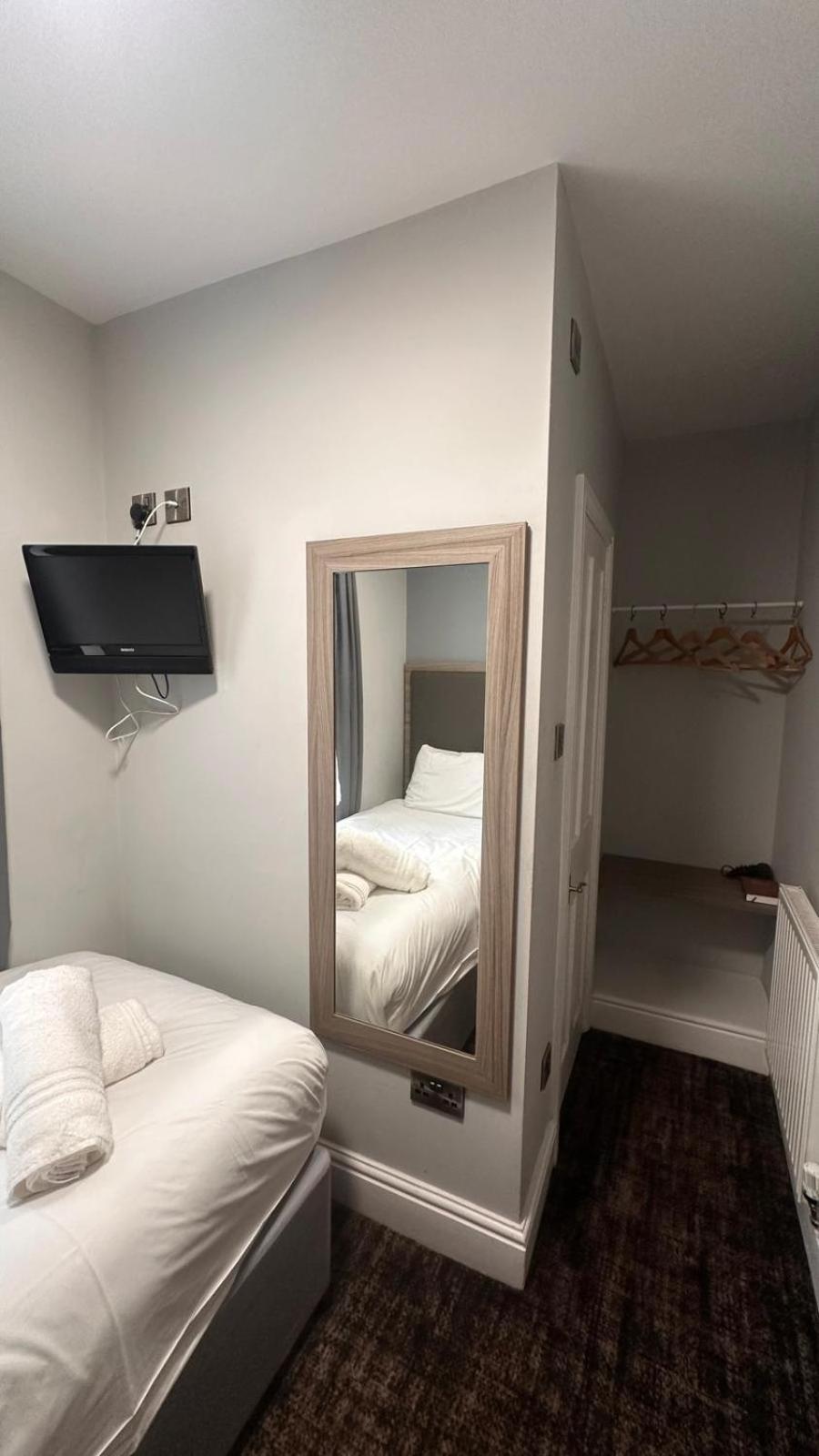 St Andrews Town Hotel Дройтуич Екстериор снимка