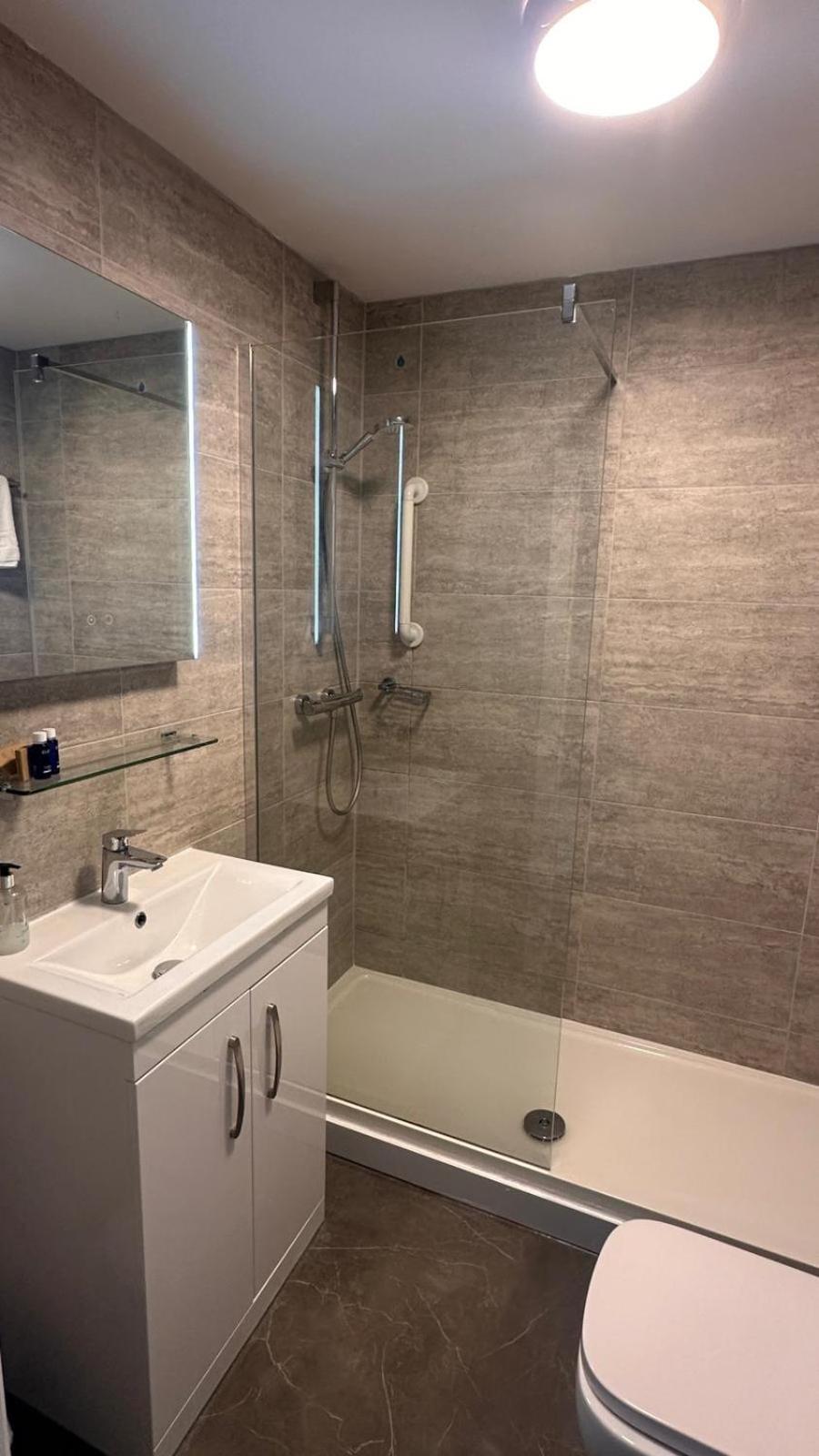 St Andrews Town Hotel Дройтуич Екстериор снимка