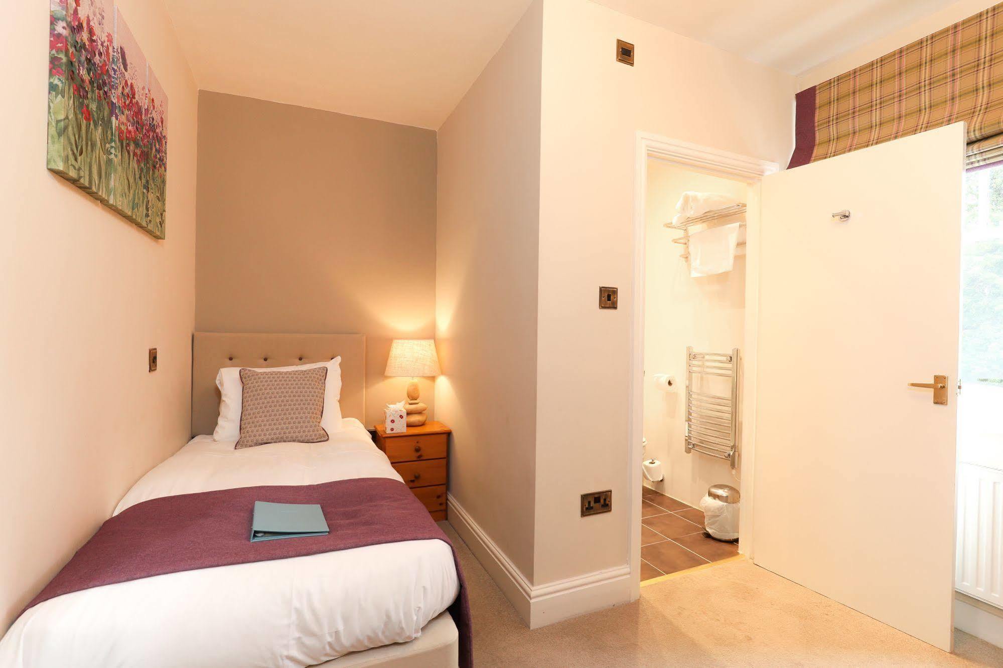 St Andrews Town Hotel Дройтуич Екстериор снимка