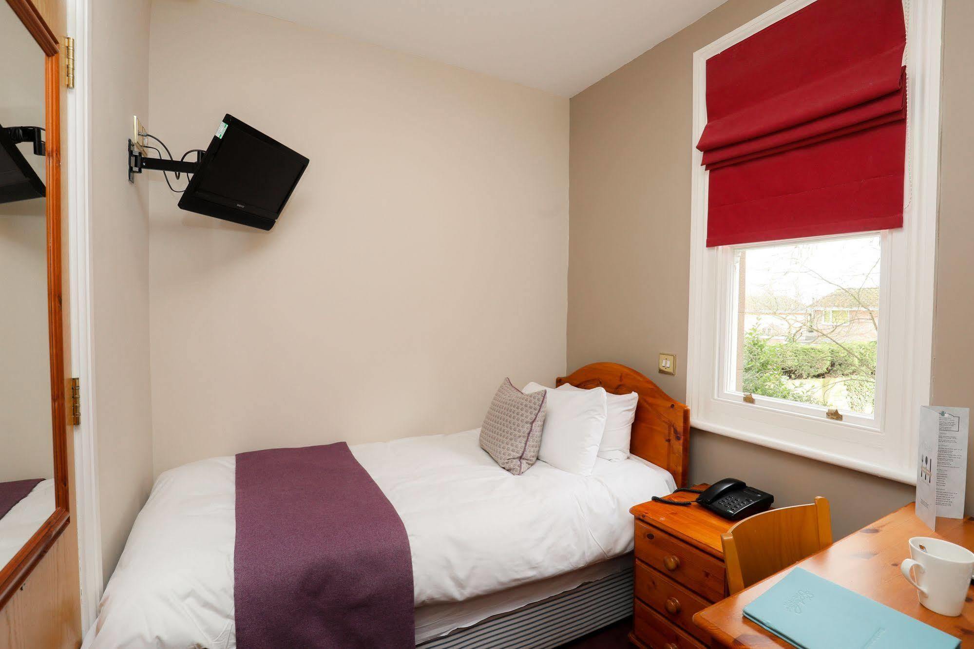 St Andrews Town Hotel Дройтуич Екстериор снимка